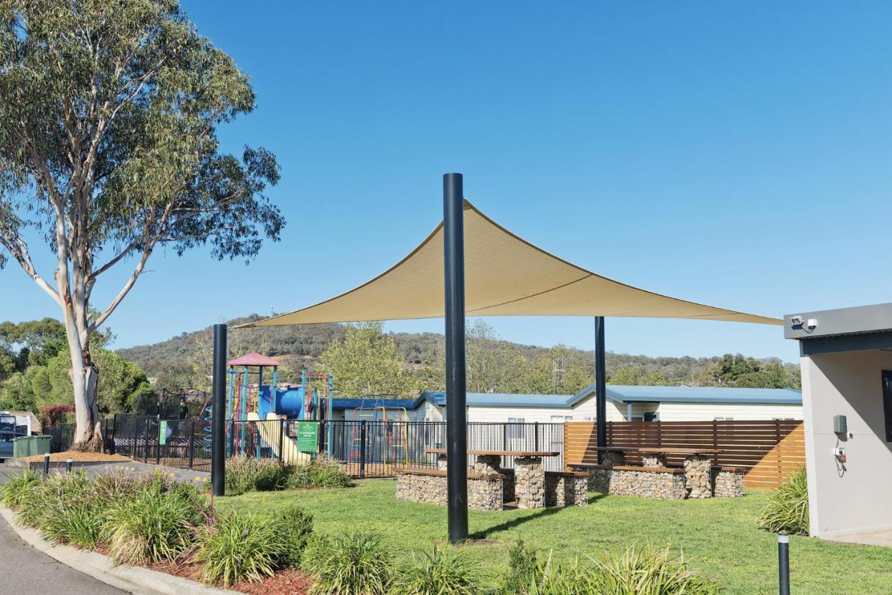 Crestview Tourist Park Hotel Queanbeyan Exterior foto