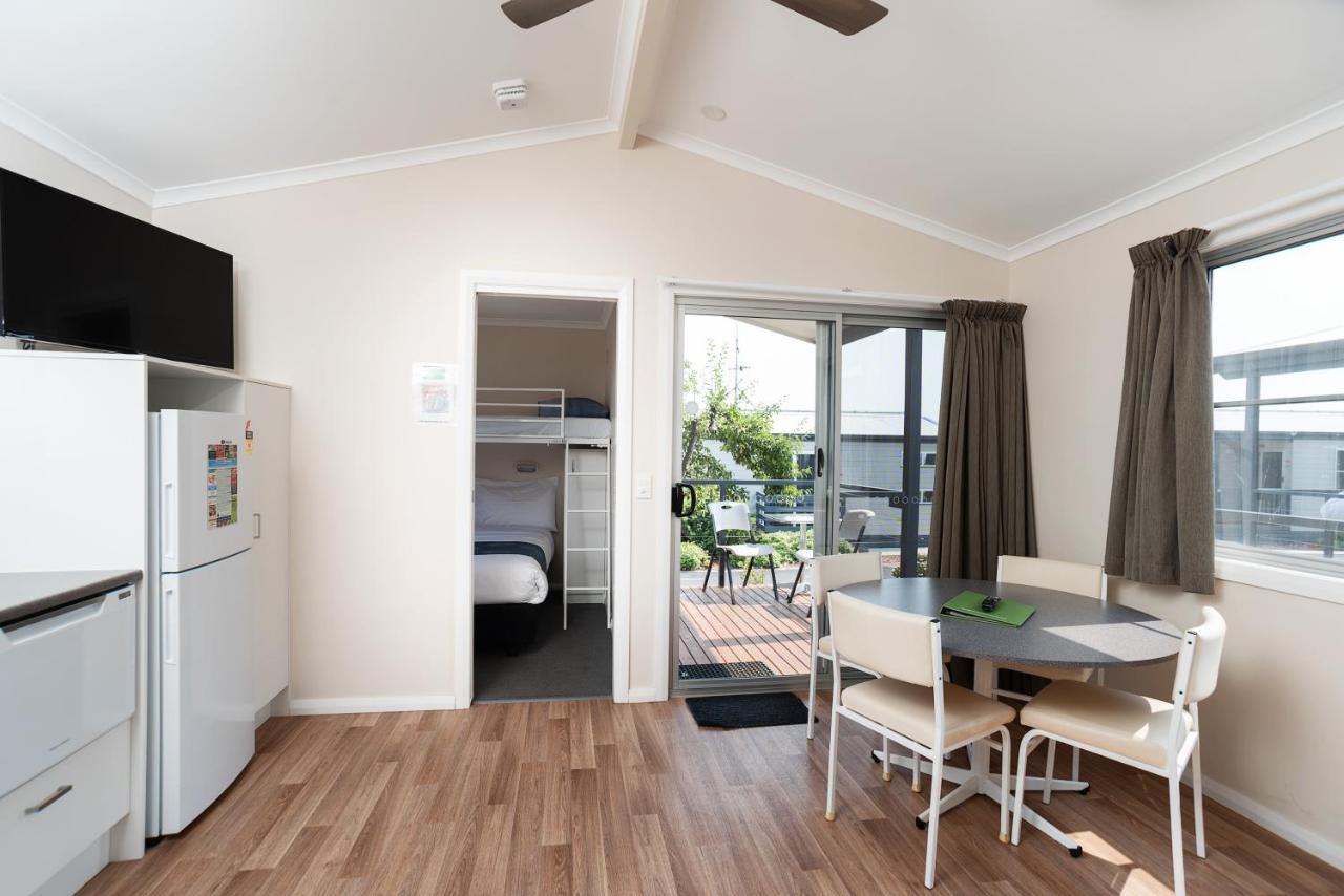Crestview Tourist Park Hotel Queanbeyan Exterior foto